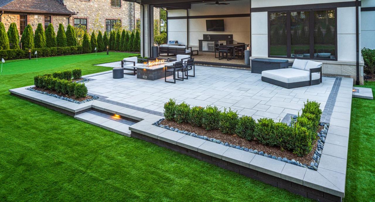 Elevated Modern Patio | Patio pavers design, Modern backyard ...