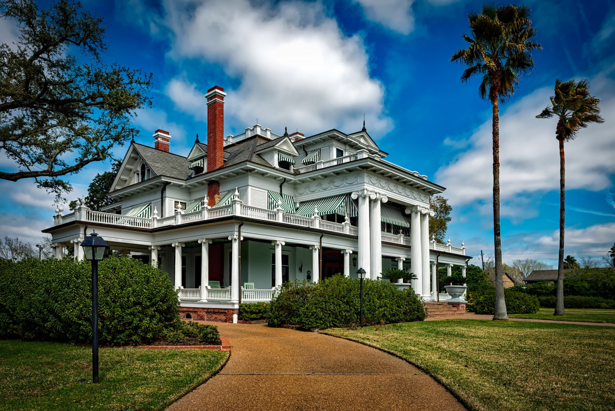 Home alarm systems with camera